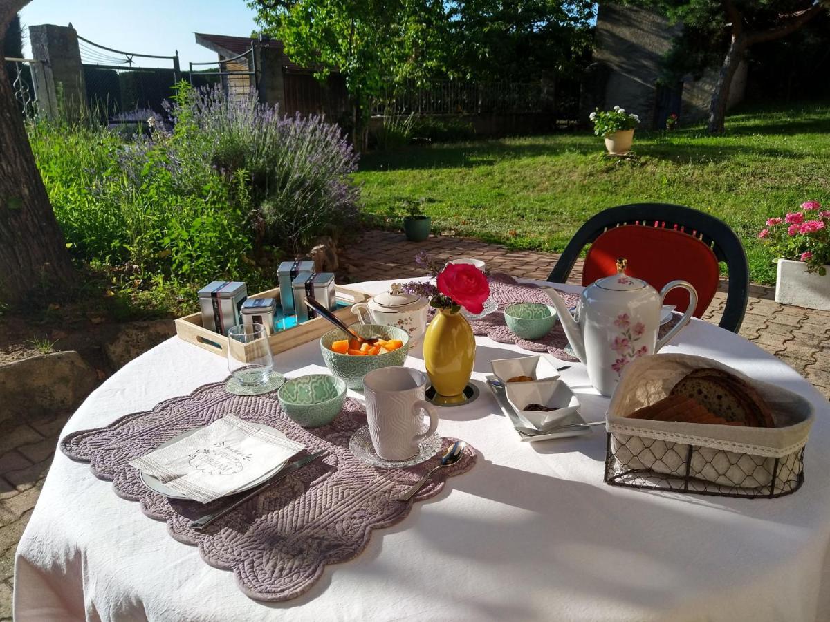 Bed and Breakfast Les Bessonnes Saint-Georges-Haute-Ville Exterior foto